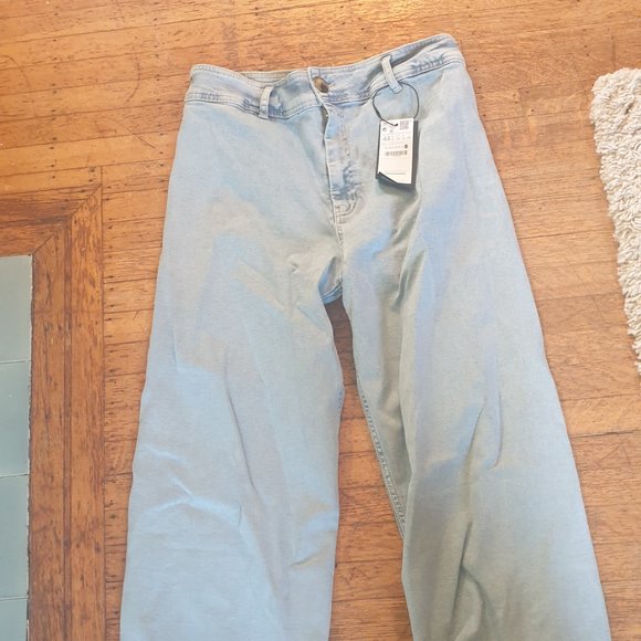 Stradivarius minimal wide leg cropped jean in light wash - Picture 2 of 2